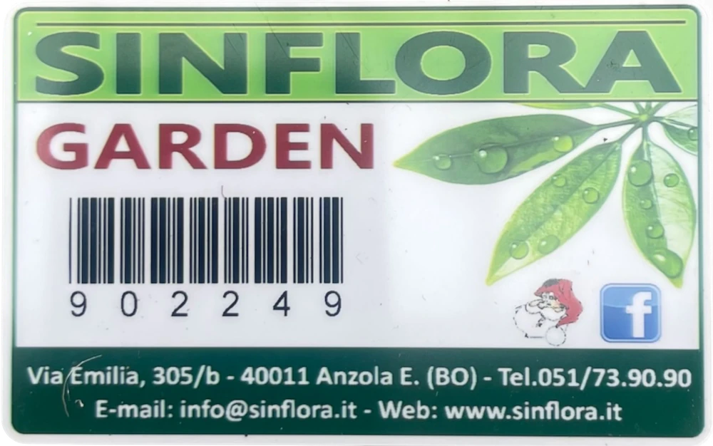La Fidelity Card di Sinflora Garden: tessera bianca e verde con il codice a barre, un ramo di foglie e l'indirizzo del garden